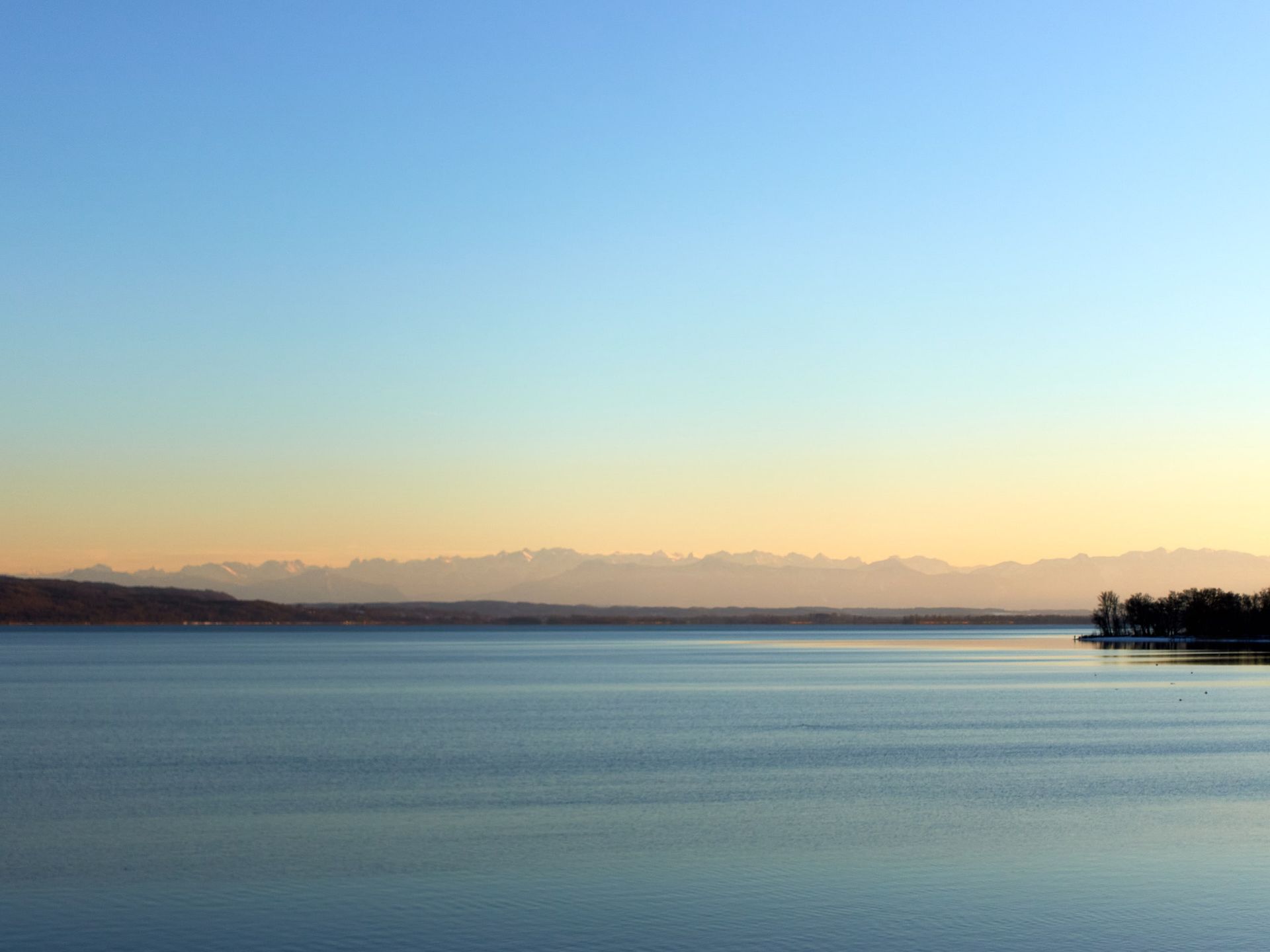 Steg am Ammersee in der Abenddämmerung